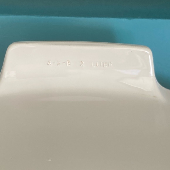 Vintage Corning Ware; 2 Quarts Square Baking Dish, No Lid - Picture 4 of 10